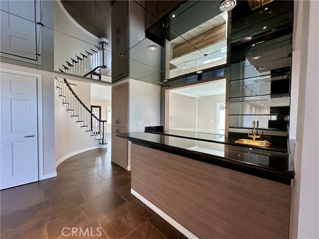 1716 Via La Paz, Burbank CA: https://media.crmls.org/medias/543d6d9c-68dc-4138-88c4-69e1f1f3484b.jpg