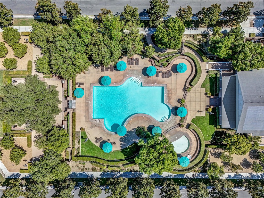 https://media.crmls.org/medias/543e0f27-72ac-423f-9ab7-42c33a4e632f.jpg?preset=X-Large