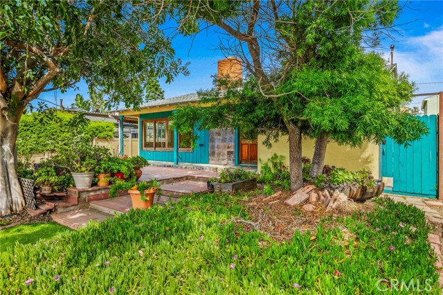 Detail Gallery Image 3 of 45 For 820 Law St, San Diego,  CA 92109 - 4 Beds | 2 Baths