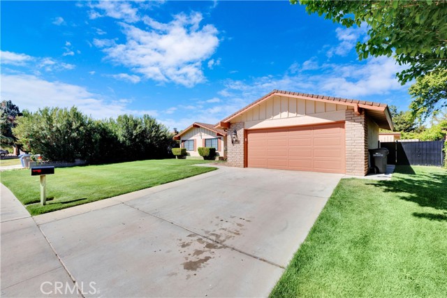 43719 21st W Street, Lancaster CA: https://media.crmls.org/medias/543e5c53-3dbd-40da-a166-da9101f9ee49.jpg