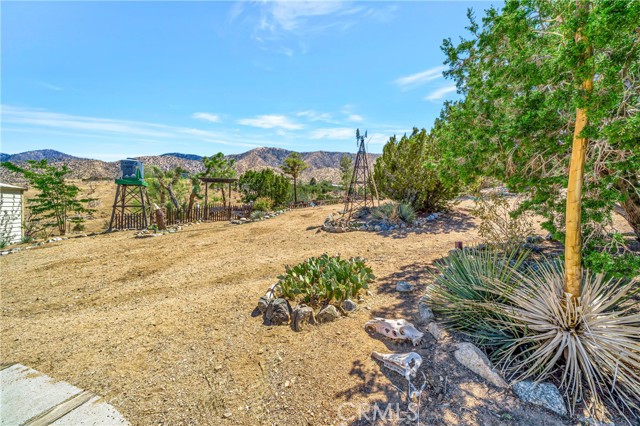 11720 Honeybee Lane, Juniper Hills CA: https://media.crmls.org/medias/543e5fc5-62af-480d-9126-527f82ce4675.jpg