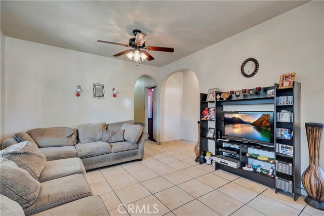 Detail Gallery Image 3 of 30 For 12547 Cometa Ave, San Fernando,  CA 91340 - 3 Beds | 2 Baths