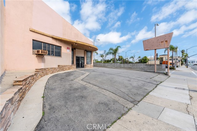 320 S La Brea Avenue, Inglewood, California 90301, ,Commercial Lease,For Rent,320 S La Brea Avenue,CRPW23115772