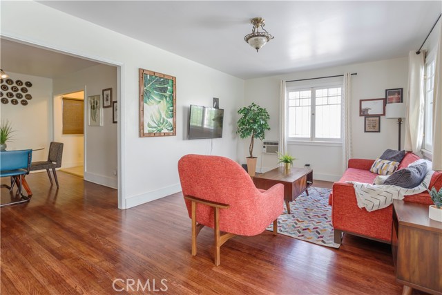 Detail Gallery Image 4 of 16 For 5124 De Longpre Ave #3/4,  Los Angeles,  CA 90027 - 2 Beds | 1 Baths