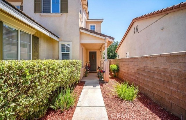 Detail Gallery Image 3 of 34 For 31961 Honeysuckle Cir, Winchester,  CA 92596 - 4 Beds | 3 Baths