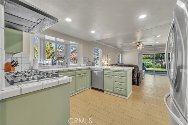 Detail Gallery Image 14 of 39 For 43100 Cherbourg, Lancaster,  CA 93536 - 3 Beds | 2 Baths