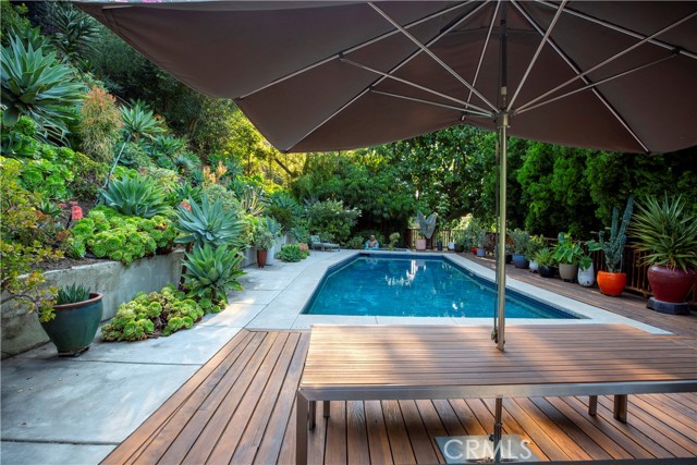 Detail Gallery Image 30 of 54 For 2412 Canyon Oak Dr, Los Angeles,  CA 90068 - 3 Beds | 2 Baths
