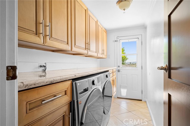 8337 Valecrest Drive, Sun Valley CA: https://media.crmls.org/medias/544592c0-d22a-49c1-8189-869de297151d.jpg