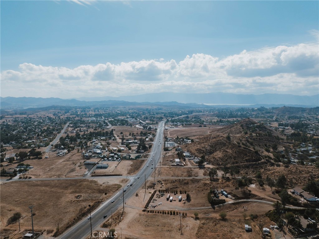 https://media.crmls.org/medias/544626c6-59c4-4817-a997-a2413d3872ee.jpg?preset=X-Large