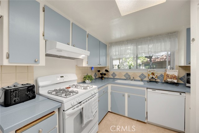 1024 Las Lomas Drive, La Habra CA: https://media.crmls.org/medias/544652ae-3c01-4347-b2cc-d7cf887815bd.jpg