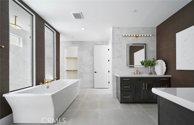 Detail Gallery Image 18 of 28 For 11826 Canoga Ave, Chatsworth,  CA 91311 - 5 Beds | 5/1 Baths