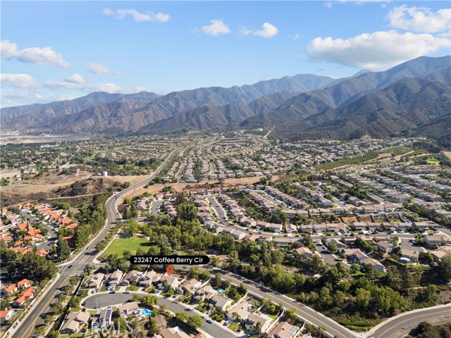 23247 Coffee Berry Circle, Corona CA: https://media.crmls.org/medias/5447c2e1-20e0-4dd9-a371-d1ff8326a5f7.jpg