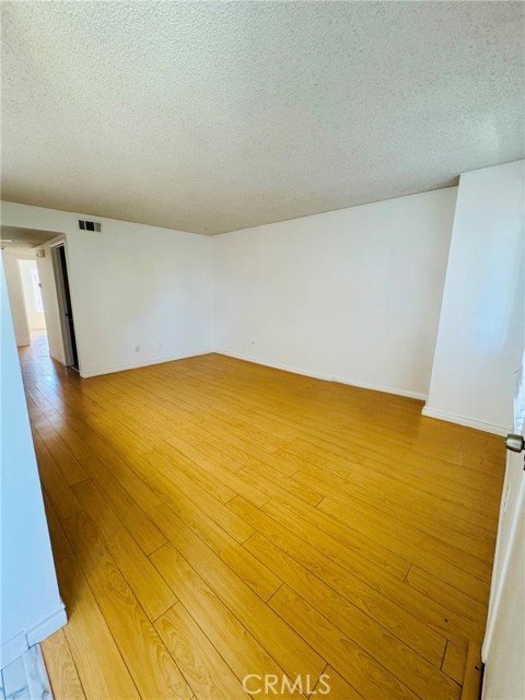 5484 Dobbs Street, Los Angeles CA: https://media.crmls.org/medias/54485681-dc8f-4eca-85e7-1b7b09c0e2e2.jpg