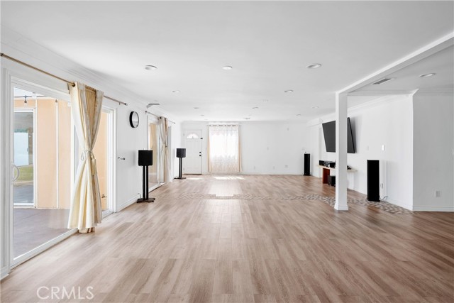Detail Gallery Image 12 of 70 For 17211 Orozco St, Granada Hills,  CA 91344 - 5 Beds | 5/1 Baths