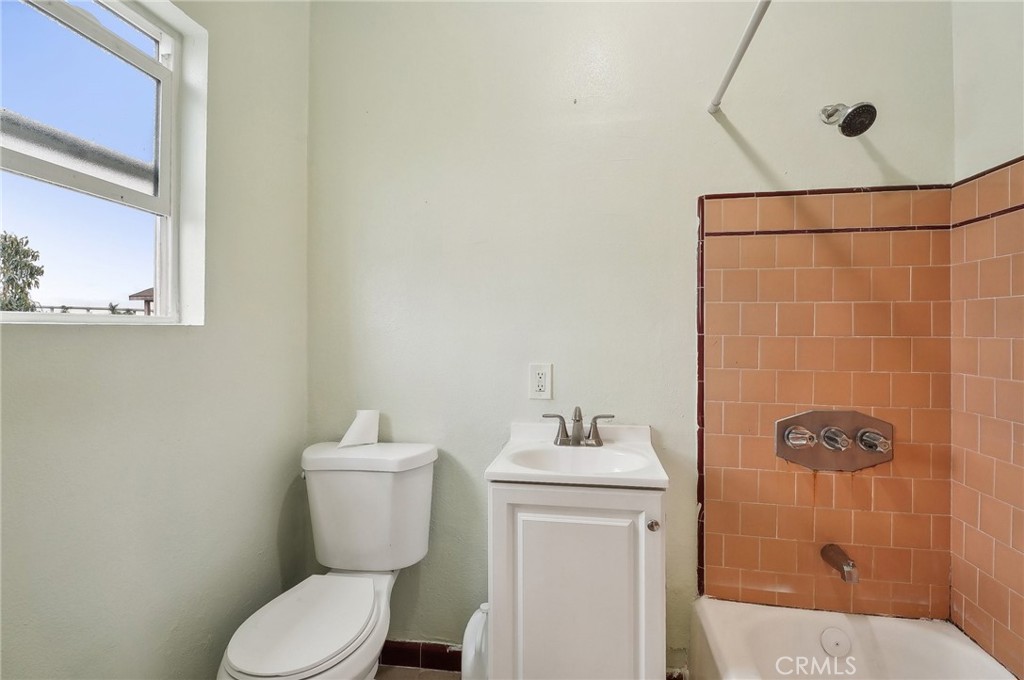 https://media.crmls.org/medias/5448c535-c561-493b-a223-866e3c3623ac.jpg?preset=X-Large