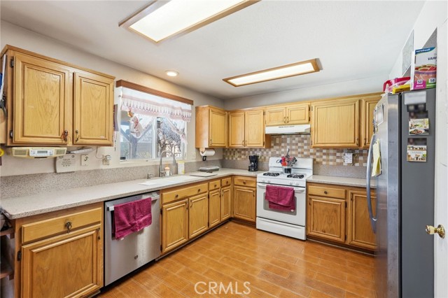 Detail Gallery Image 6 of 23 For 45409 Pickford Ave, Lancaster,  CA 93534 - 5 Beds | 2/1 Baths