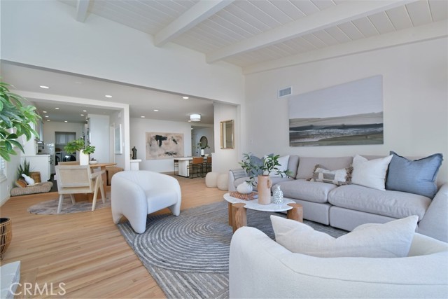 Detail Gallery Image 9 of 42 For 12614 Morrison St, Valley Village,  CA 91607 - 4 Beds | 3 Baths