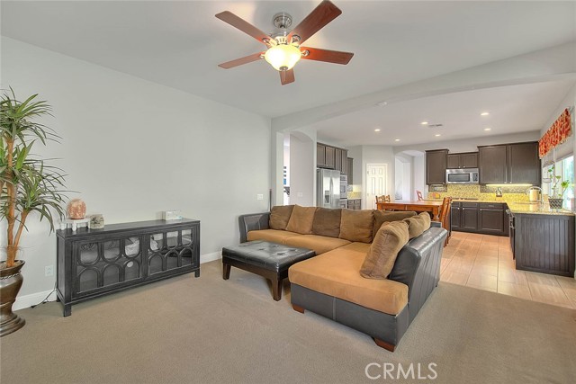 8758 Aspen Court, Riverside CA: https://media.crmls.org/medias/54494988-e3db-4d1f-a4d8-28c07cbb6c0b.jpg