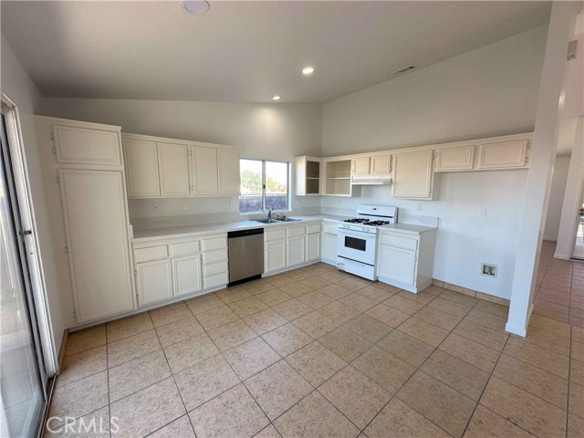 Detail Gallery Image 12 of 26 For 11390 Addison St, Adelanto,  CA 92301 - 3 Beds | 2 Baths