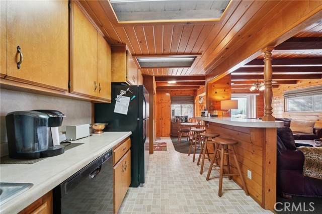 Detail Gallery Image 9 of 28 For 346 W North Shore Dr, Big Bear City,  CA 92314 - 3 Beds | 2 Baths