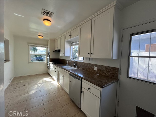Detail Gallery Image 5 of 15 For 13627 Huston St, Sherman Oaks,  CA 91423 - 3 Beds | 2 Baths