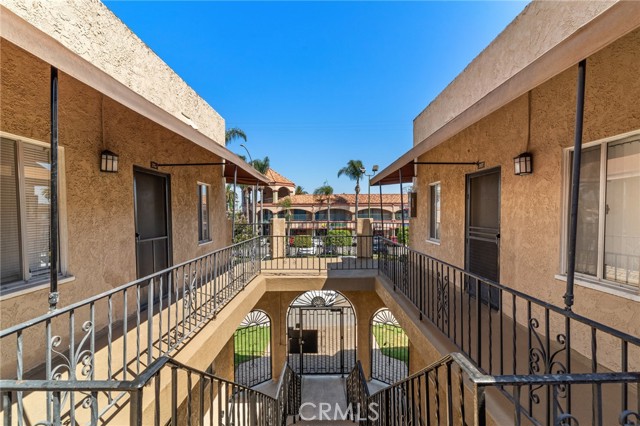 905 915 Cherry Avenue, Long Beach CA: https://media.crmls.org/medias/544a805c-cb0f-404c-943c-1d3595be179f.jpg