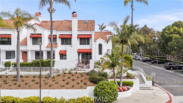 Detail Gallery Image 3 of 51 For 19431 Ranch Ln #101,  Huntington Beach,  CA 92648 - 4 Beds | 3/1 Baths