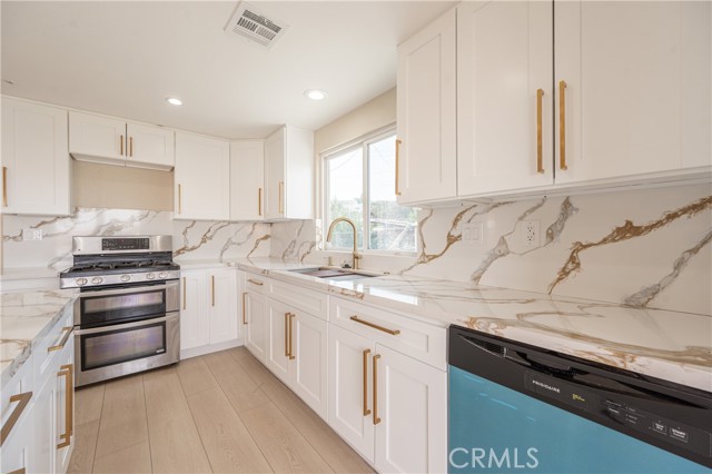 Detail Gallery Image 23 of 61 For 957 Sierra Hills Ln, Palmdale,  CA 93550 - 3 Beds | 2 Baths