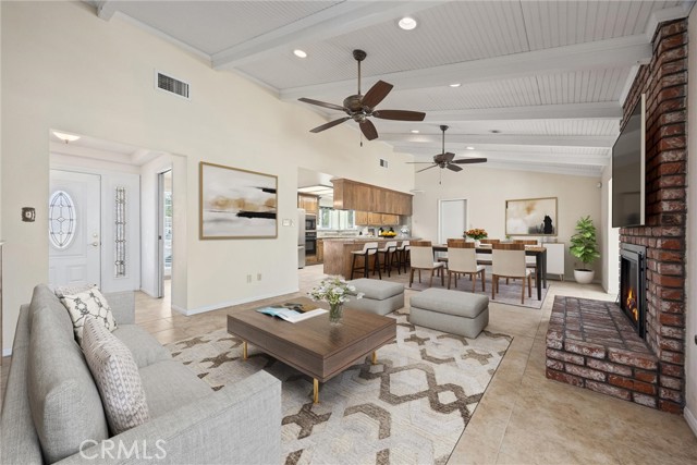Detail Gallery Image 12 of 43 For 1519 Old Stage St, Bakersfield,  CA 93312 - 4 Beds | 2/1 Baths