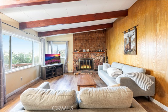 797 Chateau Drive, Crestline CA: https://media.crmls.org/medias/544cb597-5e55-492e-bafd-e0b9f58708b2.jpg