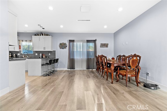 Detail Gallery Image 3 of 25 For 8436 Amboy, Sun Valley,  CA 91352 - 5 Beds | 3 Baths