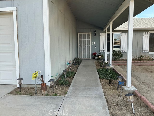 Detail Gallery Image 4 of 42 For 15974 Coronado Dr, Victorville,  CA 92394 - 3 Beds | 2 Baths