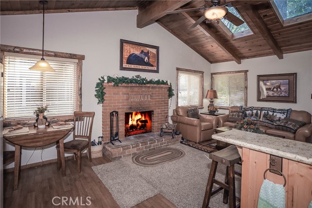 Detail Gallery Image 6 of 34 For 41490 Comstock Ln, Big Bear Lake,  CA 92315 - 3 Beds | 2 Baths