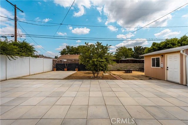 8004 Norwich Ave, Panorama City CA: https://media.crmls.org/medias/544d2fc5-f1e0-498e-b9de-a6730aa39056.jpg