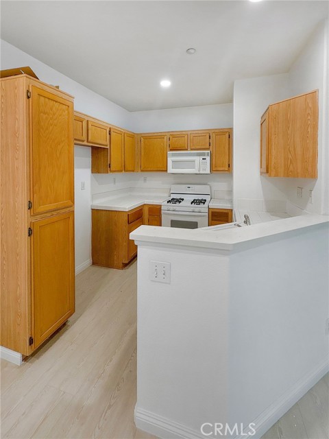 1505 elk grove, Irvine CA: https://media.crmls.org/medias/544eeea2-4da7-421c-81a0-a1a71b849128.jpg