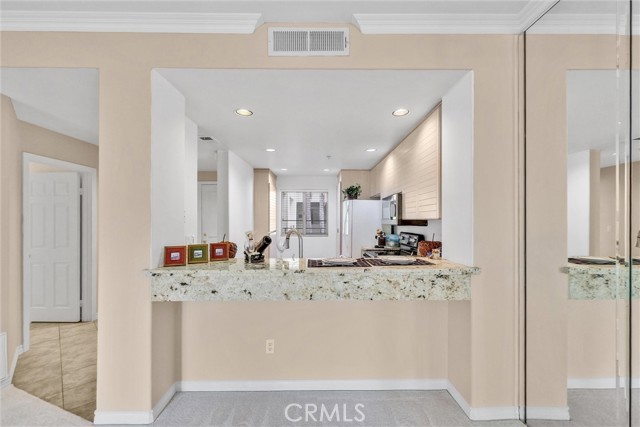 Image 12 of 40 For 2233 Martin  302