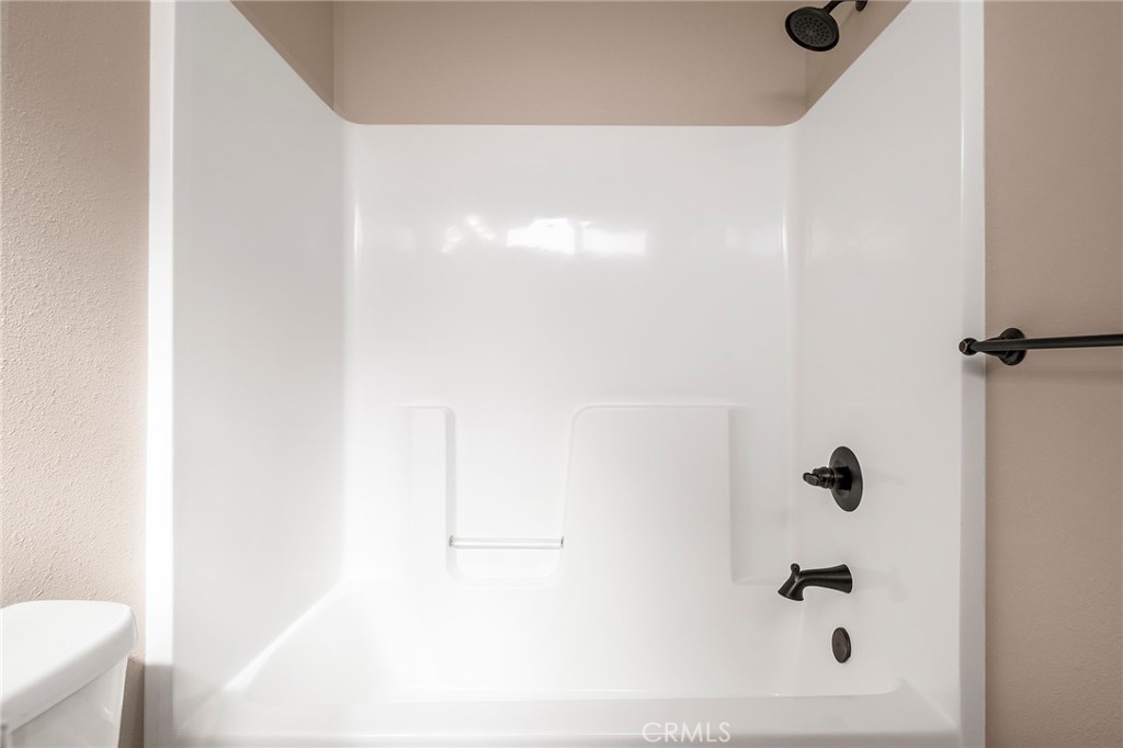 https://media.crmls.org/medias/54501cca-15a5-4dcf-aac1-9a0f71041bef.jpg?preset=X-Large