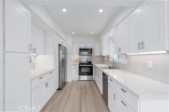 707 1/2 Orchid Avenue, Corona del Mar CA: https://media.crmls.org/medias/54502ea9-a87d-4d0f-a4de-b459137f5fd2.jpg