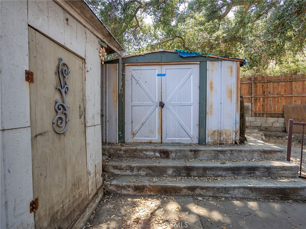 https://media.crmls.org/medias/54511c97-9f8c-44cc-8d1c-9a0dbdb5d264.jpg?preset=X-Large