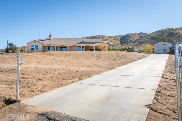 23053 Roundup Way, Apple Valley CA: https://media.crmls.org/medias/5451c2e2-4c2c-4b8f-9fc3-1c8f41e63cd5.jpg