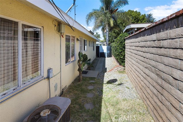 Private side yard with cinder block fencing!