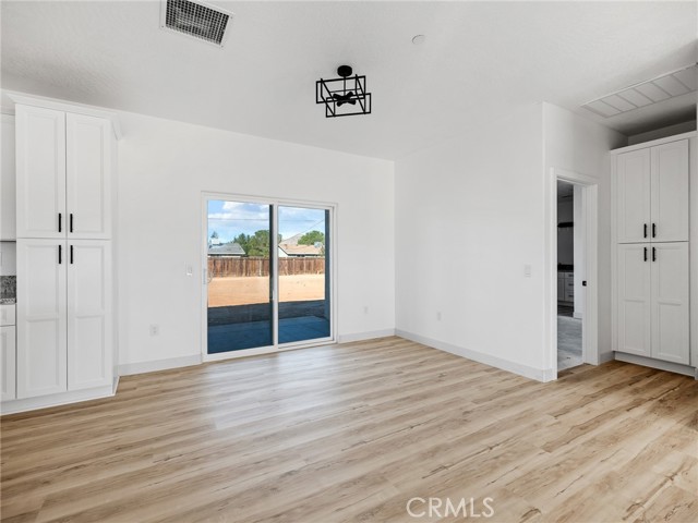 Detail Gallery Image 14 of 33 For 15605 Dale Evans Pkwy, Apple Valley,  CA 92307 - 4 Beds | 2/1 Baths