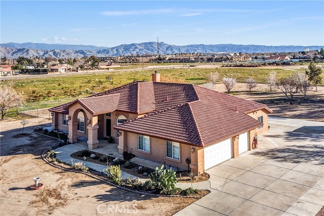 Detail Gallery Image 2 of 48 For 15813 Willow St, Hesperia,  CA 92345 - 4 Beds | 2/1 Baths