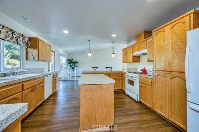 Detail Gallery Image 7 of 34 For 16330 Conestoga Rd, Hidden Valley Lake,  CA 95467 - 3 Beds | 2 Baths