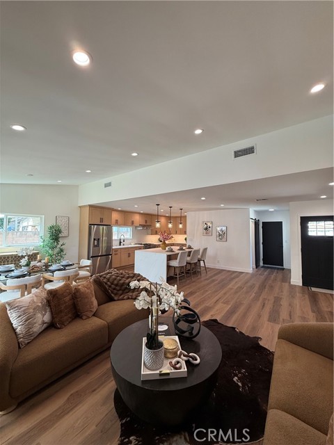 Detail Gallery Image 7 of 40 For 6902 Lasaine Ave, Lake Balboa,  CA 91406 - 3 Beds | 2 Baths