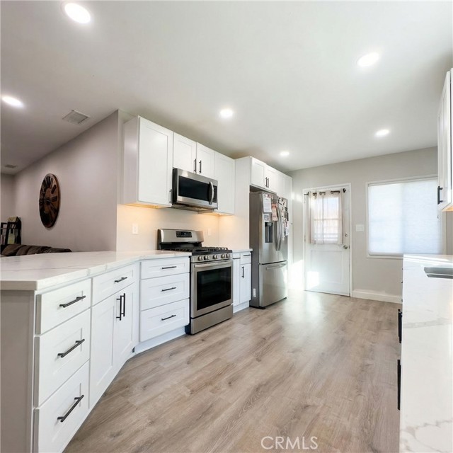 Detail Gallery Image 8 of 20 For 12833 Lewis Ave, Chino,  CA 91710 - 3 Beds | 1 Baths