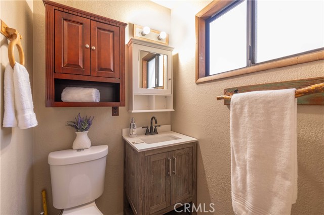 Detail Gallery Image 12 of 21 For 1097 W North Shore Dr, Big Bear City,  CA 92314 - 2 Beds | 2 Baths