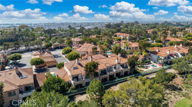 Detail Gallery Image 2 of 30 For 320 Villa Point, Newport Beach,  CA 92660 - 2 Beds | 2 Baths