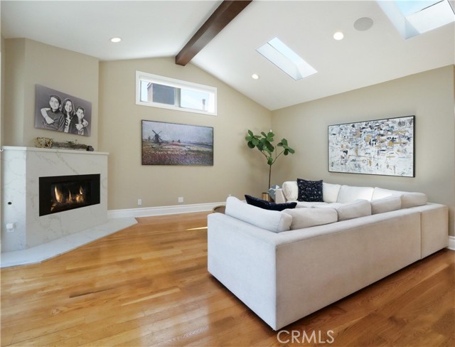 1026 Duncan Avenue, Manhattan Beach CA: https://media.crmls.org/medias/54552de7-fe2d-4b87-8dbc-2b0dc1c1c47c.jpg