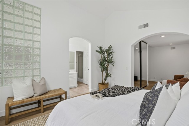 983 Oak Street, Costa Mesa CA: https://media.crmls.org/medias/54553e01-e25d-4a04-a6a6-6a1d6f1eaf48.jpg